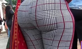 Juicy BUBBLE BUTT At Block Party !!!!!