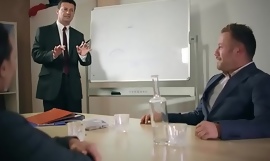 Brazzers - Nagy mellek a munkahelyen - Az asztal alatt üzlet jelenet Mea Melone és Freddy Flavas főszereplésével