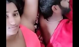 swathi naidu dando expresiones románticas con la adición de un par