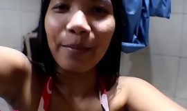 13 Wochen schwanger Thai Teen Kehlkopf Blowjob Würgen Sperma explodieren Mund vor der Kamera