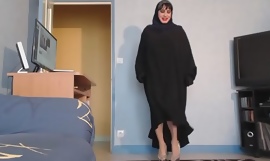 Сексуальная мусульманка в хиджабе и джилбабе