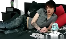 Plesna priča znanja s veselim dr. Hot emo twink Lewis Romeo prima dolje i traljavo