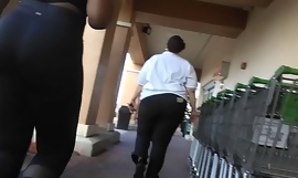 Pornó Butt sétál