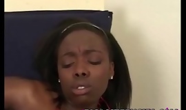 Ebony Teen Squirting Enge Pussy Legs Up Masturbieren Intensiven Schwarzen Orgasmus