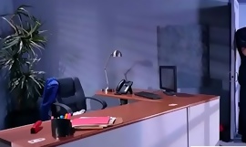 Секс перед камерой с офисной девушкой с большими дынными сиськами (Cindy Starfall), видео-08
