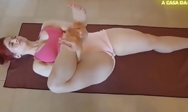 Muito gostosa fazendo yoga
