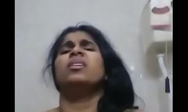 Nóng Mallu kerala SỮA. Thủ dâm trong phòng tắm - chết tiệt sexy khuôn mặt phản ứng