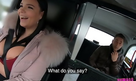 Kvinde Fake Taxi Big Breasted Sofia Lee Bliver hendes røv kneppet viser gabende