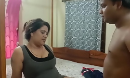 Indický sexy malkin s sexem s mladým chlapcem