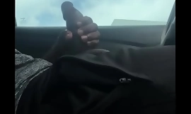 Da đen Chàng Thủ dâm trong xe hơi