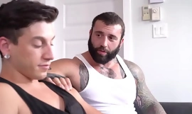 Uusi Muscle Hunk Pappa Markus Kage Fucks His Hot Stepson Collin Lust On Family Couch