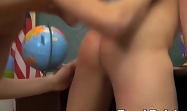 Twinks Skyelr Bleu ja Jayden Ellis anaali vittuun luokkahuoneessa