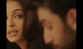Pelakon filem banget India Ranbir Kapoor ditambah oleh Aishwarya Rai berciuman dilihat menghormati depan berguna kepada Anushka Sharma