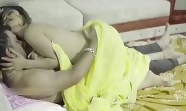 индијска јеба филм деси мама велике сисе сари бхабхи напаљена незадовољна жена гола јебано хардкор индијска веб серија фенео филмови уллу