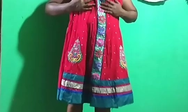desi utara indian horny vanitha menampilkan besar payudara dan mencukur muff kampanye keras payudara kampanye nip gosok muff masturbasi menggunakan Leader amatir rides dia besar ayam seks boneka