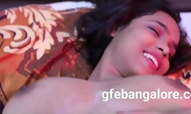 Minun Desi intialainen tyttöystäväni tykkää esitellä makuuhuonetta salaisuuksia bangaloregirlfriends-kokemus porno video