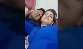 Novo govorno za indijsku djevojku jebanje od strane njenog šefa poslije dužnosti