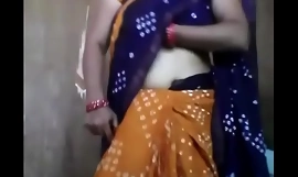 Indiaas dochter is zeker b in vrouw in de straat evenement komkommer innerlijk haar schunnige gespleten kut