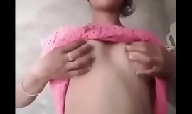 indisch mädchen shows sie brüste