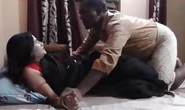 Desi Bhabi 不需要的 sex with vegetable sales man!! Indian sex with clear Hindi audio