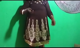 desi indian tamil telugu kannada malayalam hindi horny vanitha showing big boobs and shaved pussy excite changeless boobs excite nip rubing pussy masturbation using キュウリ