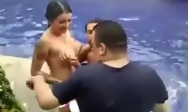 Hinduska aktorka w basenie gauhar khan basen impreza dani daniels gianna michaels