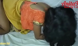Indian Anita bhabi ko kuteya banaker choda yellow saree me