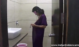 MMS 丑闻 印度 Bhabhi In 淋浴 裸体