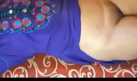 Mona Bhabhi Getting Tattoo On Seu jeito Sexy Hooves While Cut cantos Relógios