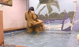 Indisch Bhabhi Mona Sex In A Schwimmen Pool