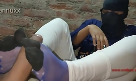 Intiaani kuuma opisto tyttö juovainen ja poikaystävän poika porattu metsään koulu tyttö seksiä luokka piiri