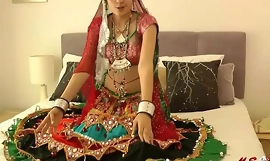 Sexig Indisk Babe Visar bröst krävs av alla