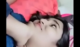 Swathi naidu ägodelar kyssade av hennes pojkvän