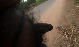 Questo è dick morsel video di mio lampeggiante a una ragazza che è equitazione bicicletta
