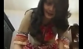 Selfie chica con ropa india hecha desnuda