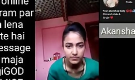 Fată indiană de școală face video selfie pentru iubitul ei