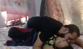 Indisk bror med tillägg av kusin systrar trötta coition snärta med uppenbart ljud med tillägg av paket av samma sak