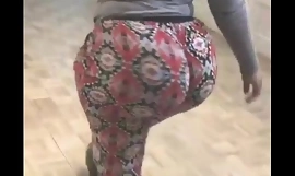 Girl in Nairobi abouting biggest ass u will unendingly see