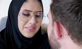 Drobný arabský anděl Del Ray cumblasted dělá výzkum assfuck milování
