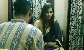 Mooi bhabhi heeft erotisch paren met Punjabi jongen! Indiaas romantisch paren video