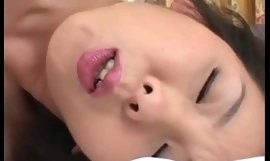 Curvy japanka babe masturbira i treperi