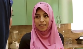 Nena musulmana copula a su padrastro blanco-Ella knox