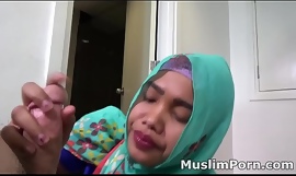 Beamy Muslim Girls Engulfing Flannel MuslimPorn violet porn pic