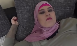 Una donna musulmana è scappata da suo marito
