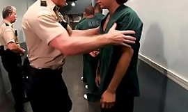 PRISON COCKS - Estos reclusos saben cómo mantener a los guardias felices
