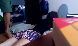 Вирално Играње са снајком која учи Пеллицле Тотал видео порно
