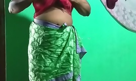 Desi Indian Sweltering Tamil Telugu Kannada Malayalam Hindi Vanitha zeigt klobige Brüste zusammen mit rasierter Muschi drücken dauerhafte Brüste drücken Nip Scraping Pussy Masturbation mit Callow Akzent Mark offenbaren