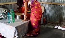 Đỏ Saree Dễ thương Bengali Boudi sex (Official video By Localsex31)