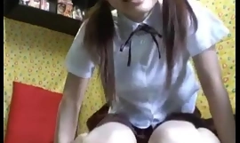 Yuzuru masturbează înfierbântat adolescent asiatic deconcertat poate't trăi fără nu voi auzi de jucării