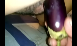 Neuken mijn vrouw met een grote aubergine